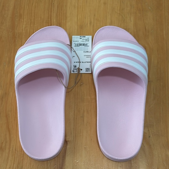 🌟NWT: ADIDAS - Girls’ Adilette Slides - Size 4Y - Picture 8 of 14